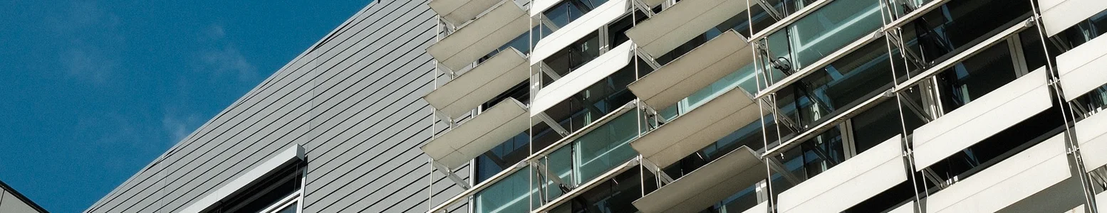 Ansicht des Innenhofes und der Fensterelemente von der Investitionsbank