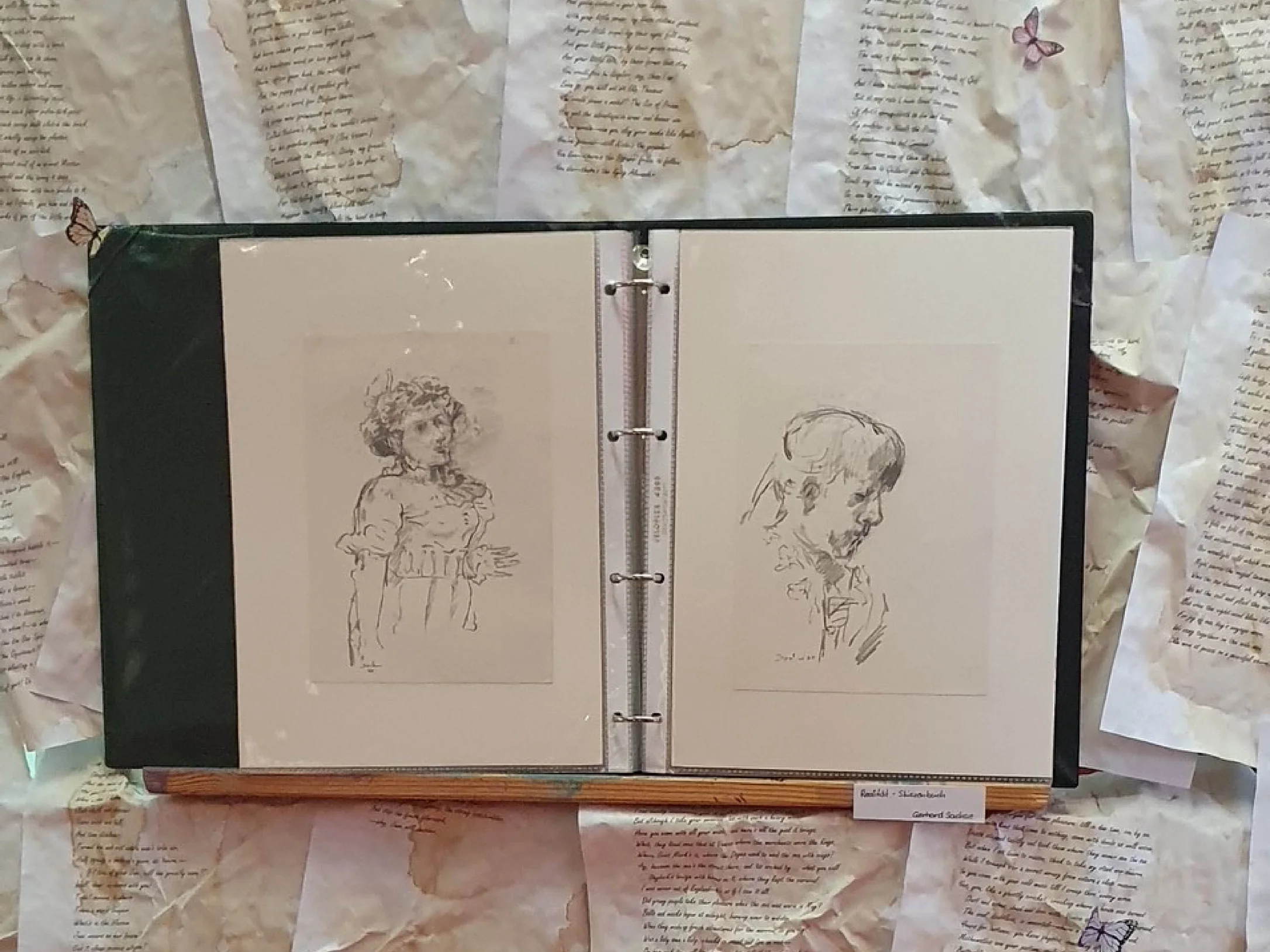 Zwei Skizzen mit Frauenportraits