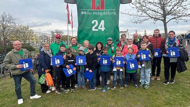 Die männliche E3-Jugend des BSV 1993 vor der Getec-Arena