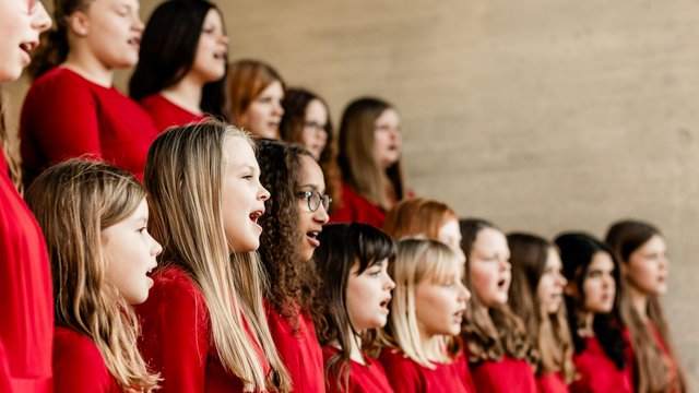 Kinderchor beim Singen