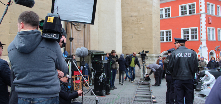 Kameramann arbeitet bei einer Filmproduktion